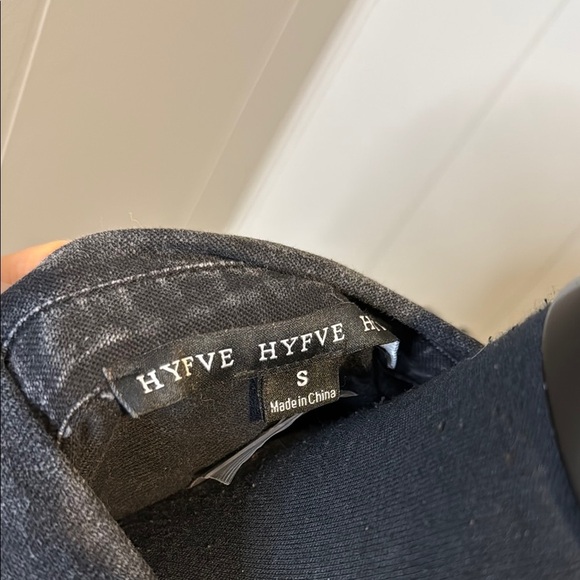 E HYFVE Women’s Small Black Puff Ruffle Sleeve Button Down Denim Shirt. Small. - Picture 2 of 5